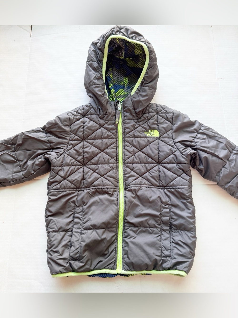 The North Face Boys' Reversible Hooded Perrito Jacket in Grey Size 6Y